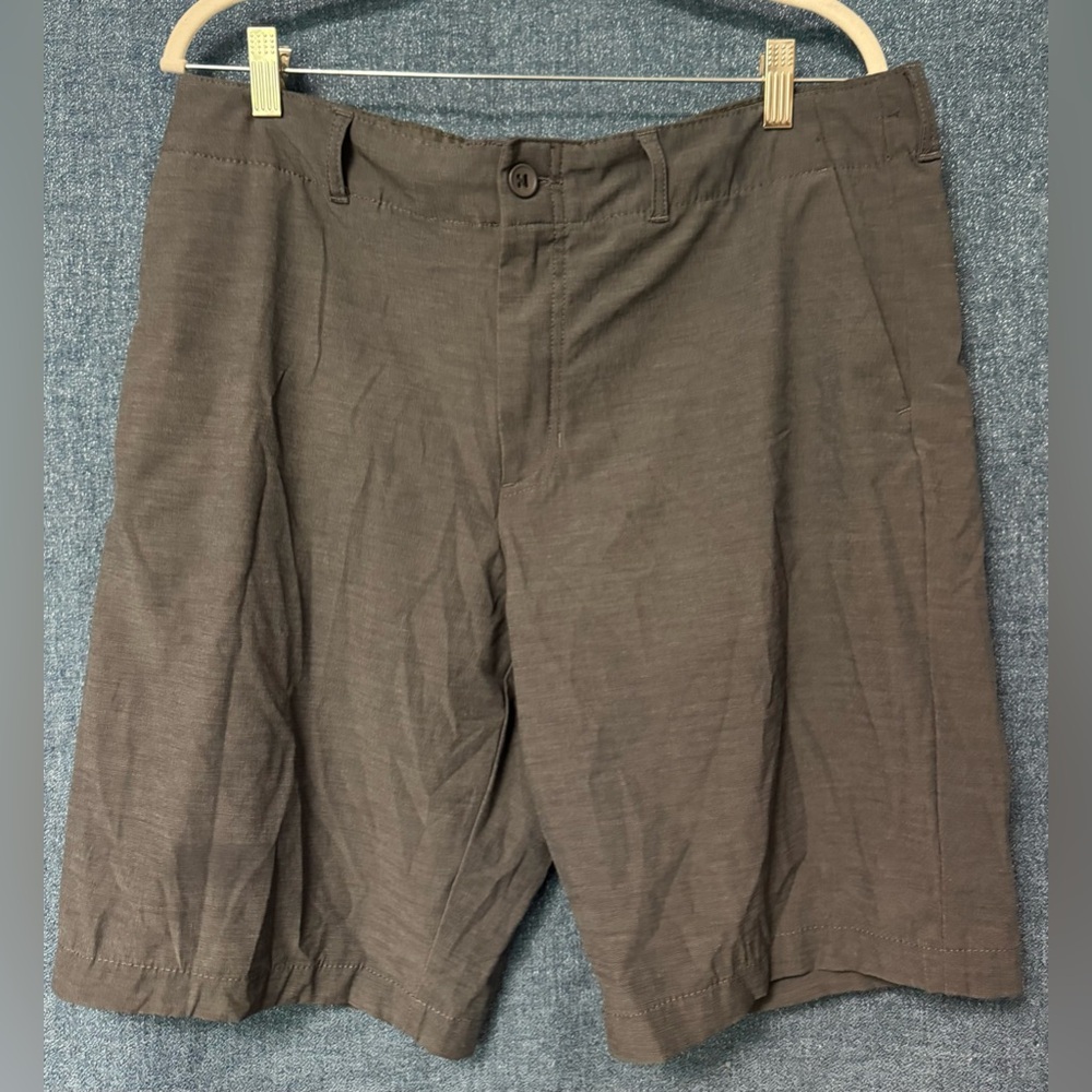 IZOD men’s grey golf shorts
